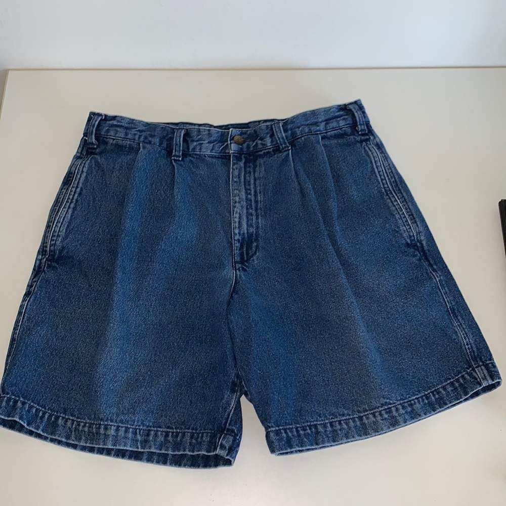 Y2K vintage Levi’s Dockers 100% cotton pleated jean shorts. Size 32